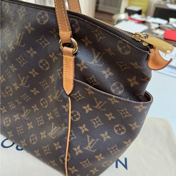 Authentic Louis Vuitton Totally MM Bag Great condition SD4181 (2011). It’s REAL - Picture 10 of 11